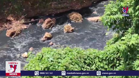 Ô nhiễm nghiêm trọng từ con suối chảy bao quanh huyện Phú Riềng