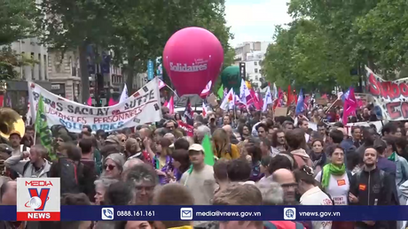 Biểu tình quy mô lớn tại Pháp