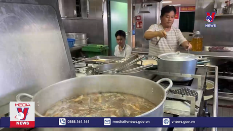 Đằng sau những bữa ăn ngon, đủ đầy trên hải trình đến Trường Sa