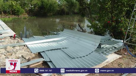 Thăm hỏi, hỗ trợ các hộ dân bị thiệt hại do dông lốc tại Cần Thơ