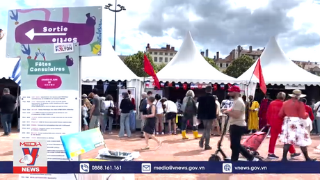 Áo dài và du lịch Việt Nam gây ấn tượng ở Lyon