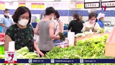 Nhiều người Việt cắt giảm chi tiêu không thiết yếu 