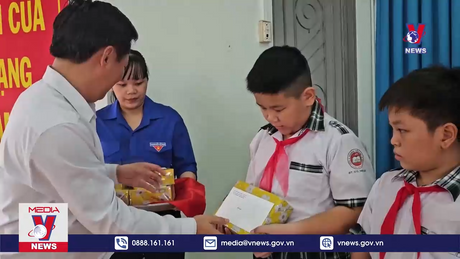 Hội đồng đội Trung ương trao sân chơi tặng thiếu nhi Bến Tre