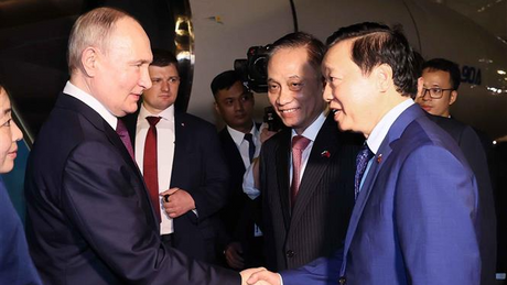 Tổng thống Liên bang Nga Vladimir Putin bắt đầu chuyến thăm cấp Nhà nước tới Việt Nam