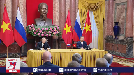 Chủ tịch nước và Tổng thống Nga gặp gỡ báo chí