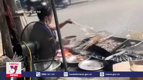 Bị tố “rửa thịt” bằng nước than: Chủ quán bún chả cam kết sẽ chấn chỉnh