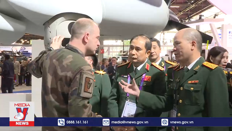 Việt Nam tham dự Triển lãm vũ khí quân sự tại Pháp