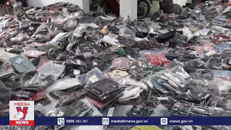 Triệt phá cơ sở kinh doanh livestream thu giữ 10 tấn hàng