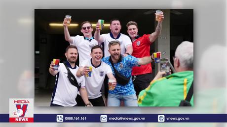 Cổ động viên thất vọng khi Anh hòa Đan Mạch