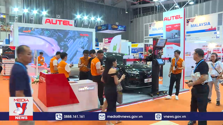 Triển lãm công nghiệp ô tô quốc tế thu hút khách