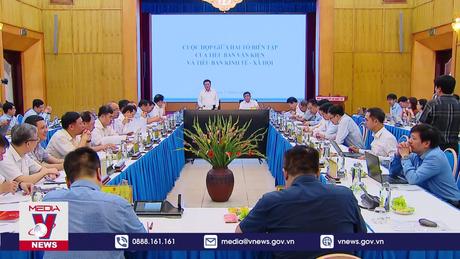 Họp hai tổ biên tập của tiểu ban văn kiện và tiểu ban Kinh tế - Xã hội