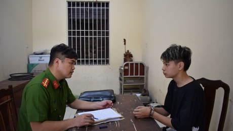 Hai thiếu niên dựng kịch rạng sáng thuê ‘xe ôm’ rồi cứa cổ ‘con mồi’ cướp tài sản