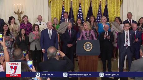 Hai ứng cử viên Tổng thống Mỹ bám đuổi sít sao