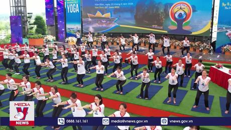 Hơn 1.000 vận động viên Yoga tham dự Ngày Quốc tế Yoga lần thứ 10
