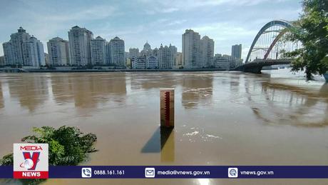 Trung Quốc nỗ lực cứu trợ các tỉnh lũ lụt