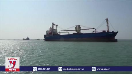 Lực lượng Houthi tấn công 2 tàu hàng