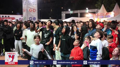 Cổ động viên Thụy Sĩ tiếc nuối sau trận hòa Đức