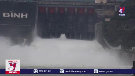 Mở một cửa xả đáy hồ Hòa Bình 