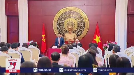 Thủ tướng gặp gỡ cán bộ, nhân viên cơ quan Việt Nam tại Trung Quốc