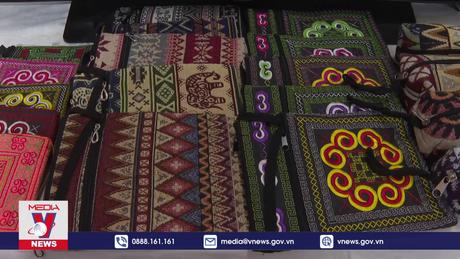 Khai trương gian hàng Việt Nam tại Hội chợ Quốc tế Algiers 2024