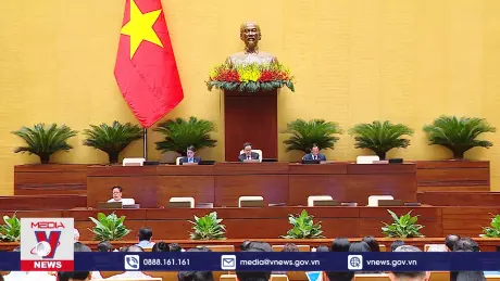 Quốc hội thông qua Luật Đường bộ; Luật Trật tự, an toàn giao thông đường bộ