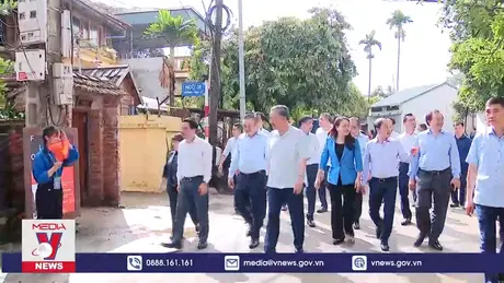 Chủ tịch nước thăm và tặng quà nhân dân Đường Lâm, Sơn Tây