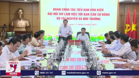 Tiểu ban Văn kiện làm việc tại Bộ Tài nguyên và Môi trường