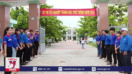 Tiếp tục có thí sinh mang điện thoại vào phòng thi