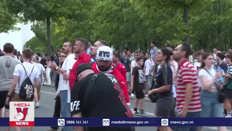 Berlin sôi động sau chiến thắng của đội chủ nhà Đức