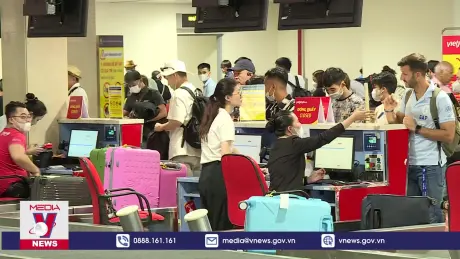 Yêu cầu tăng cường kiểm soát giá vé máy bay