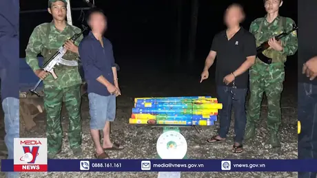 Bắt giữ xe ôtô tải chở 35kg pháo lậu