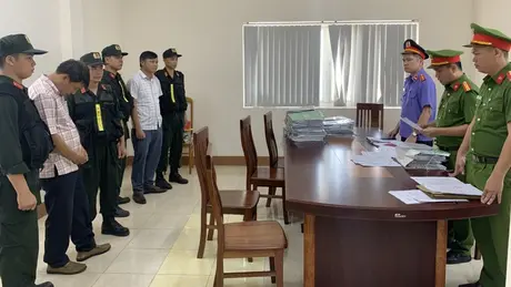 Đề nghị xem xét, thi hành kỷ luật Phó Chủ tịch UBND huyện Hướng Hóa