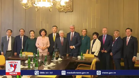 Đoàn đại biểu Đảng ta thăm và làm việc tại CH Séc