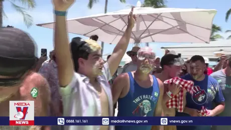 Sôi động cuộc thi ăn bánh chanh tại Mỹ