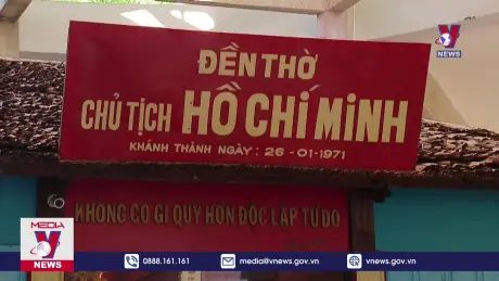 Chủ tịch nước dâng hương đền thờ Chủ tịch Hồ Chí Minh tại Trà Vinh 