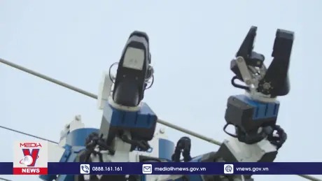 Ấn tượng robot khổng lồ cao 12 mét bảo trì hạ tầng đường sắt