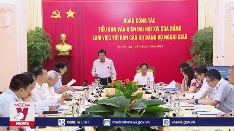 Tiểu ban Văn kiện làm việc với Bộ Ngoại giao