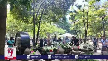 Du khách hưởng ứng ngày thứ Bảy “Giỏ lễ xanh” tại Côn Đảo