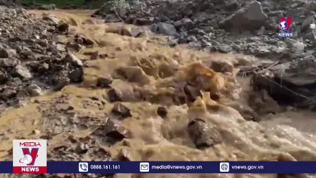 Mưa lớn kéo dài gây nhiều thiệt hại kết cấu hạ tầng giao thông 