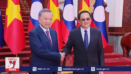 Chủ tịch nước hội kiến Thủ tướng Chính phủ Lào