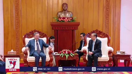 Chủ tịch nước thăm các đồng chí nguyên Lãnh đạo Lào