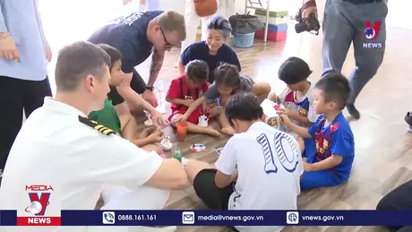 Thủy thủ Hoa Kỳ giao lưu văn hóa tại Khánh Hòa 