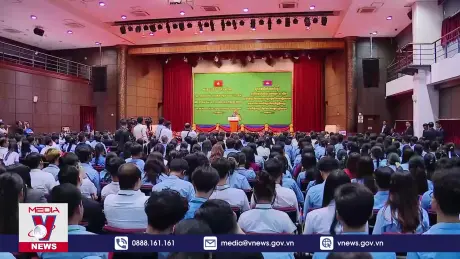 Chủ tịch nước thăm Trường Đại học Tổng hợp Hoàng gia Phnom Penh