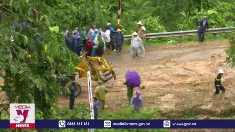 Sạt lở đất vùi lấp ô tô khách khiến 7 người tử vong tại Hà Giang