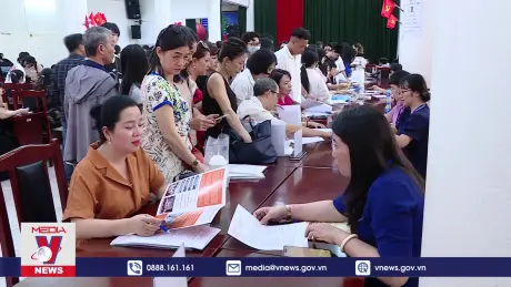 Hotline hỗ trợ phụ huynh Hà Nội đăng ký xét tuyển 'nguyện vọng tràn'