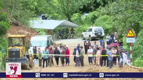 Nỗ lực tìm kiếm các nạn nhân trong vụ sạt lở tại Hà Giang