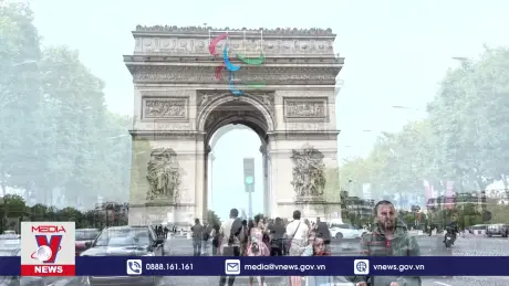 Nước Pháp đón Quốc khánh trong bộn bề lo toan