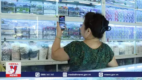 Chợ truyền thống bán hàng qua tiktok và livestream