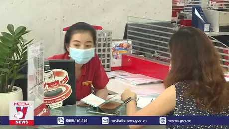 Cấm ngân hàng ép khách hàng mua bảo hiểm