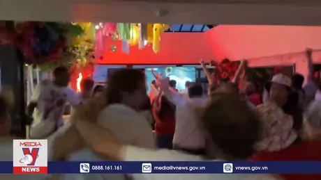 “Bão” cảm xúc của cổ động viên Anh tại London